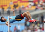 开云体育中国-跳高比赛惊险连连！卡塔尔选手高出头！