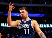 开云官网-EDG翻盘IG，CoreJJ开启传奇时刻焦点之战入围赛，技惊四座