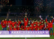 开云APP-女子足球比赛中，中国队取得胜利轻松晋级