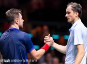 开云体育入口-年终总决赛逆转拉沃尔杯，梅德韦杰夫统治全场