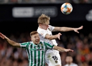 开云体育入口-足球比赛中球员们的精彩表现，令人震惊又喜悦