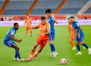 开云体育在线-球队遭遇连败，教练组急需调整战术