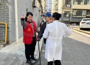 开云体育登录-英格兰前锋哈里-史密斯进行社区义工为老人提供帮助