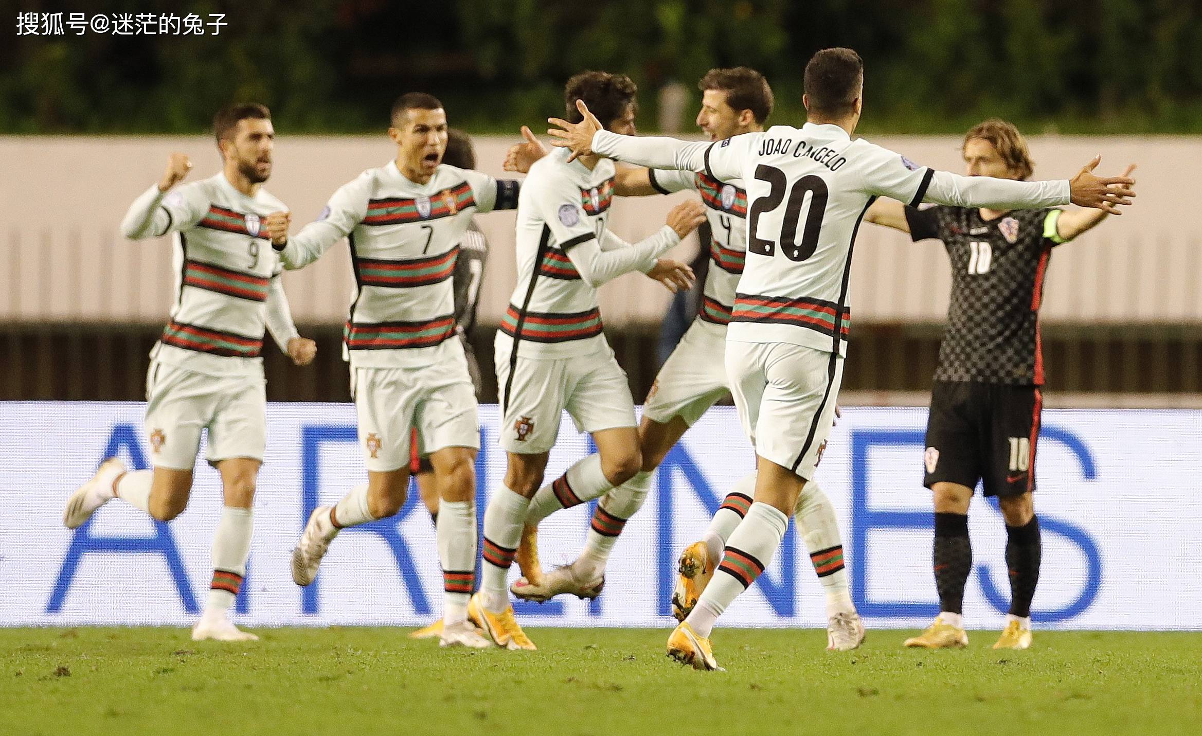 传奇足球巨星对决:全球体坛焦点的简单介绍 传奇足球巨星对决:全球体坛焦点的简单介绍