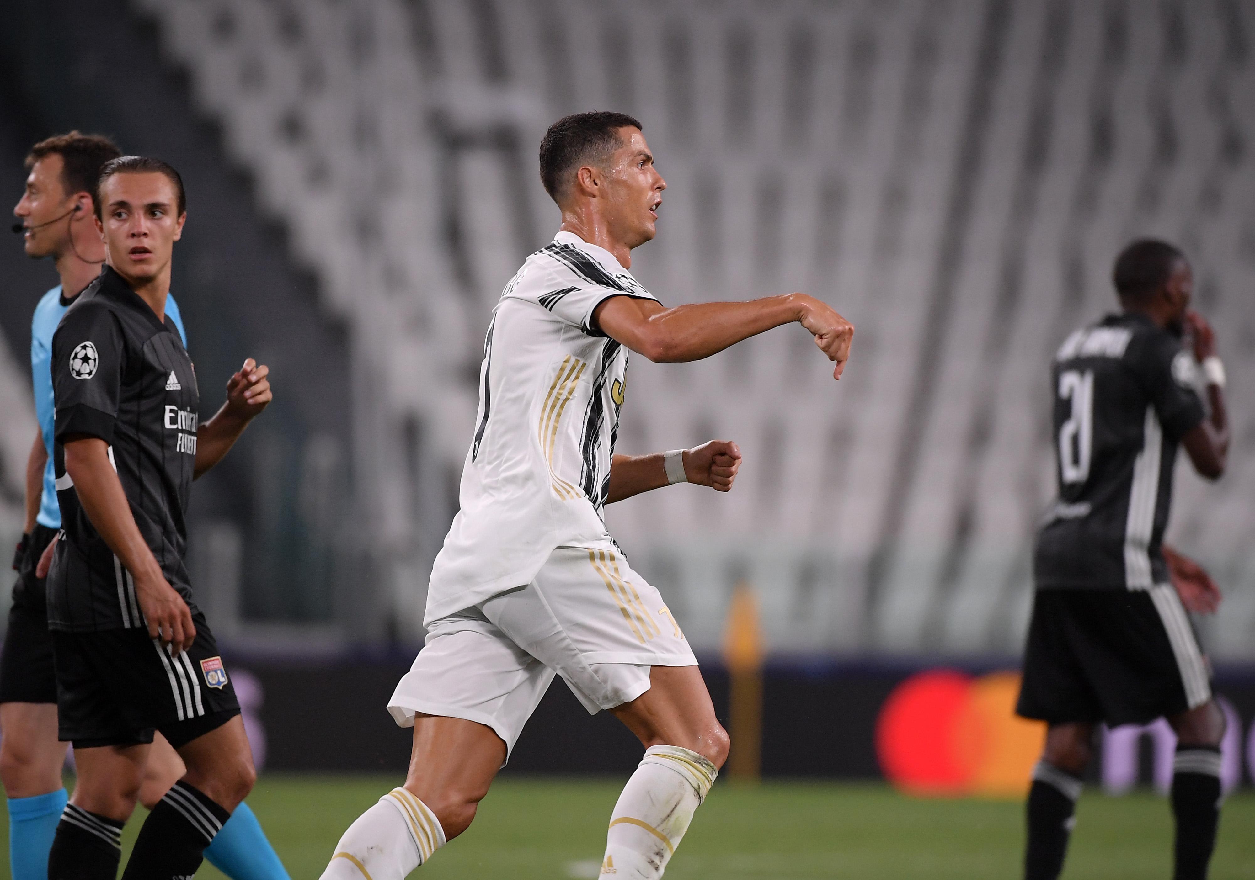 包含尤文防守屡屡失误,球迷调侃防线有洞的词条 包含尤文防守屡屡失误,球迷调侃防线有洞的词条