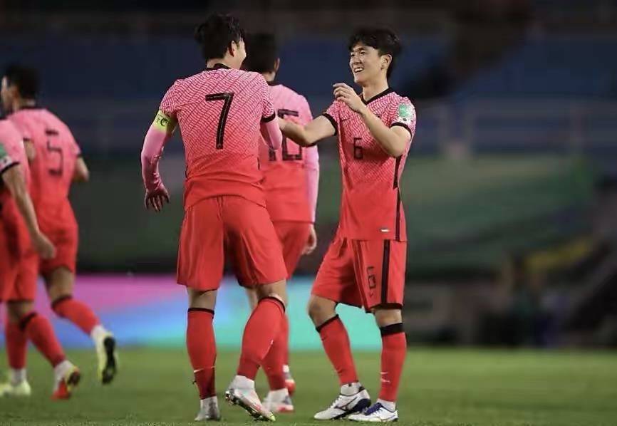 高能对抗中球场上强劲风暴蓄势待发的简单介绍 高能对抗中球场上强劲风暴蓄势待发的简单介绍