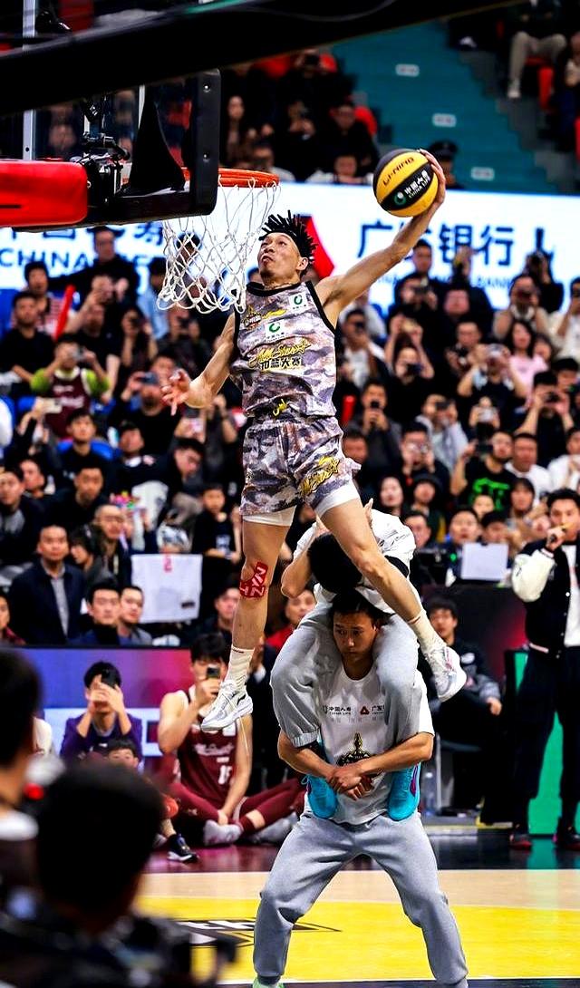 关于篮坛新秀崭露头角,精彩表现引爆全场的信息 关于篮坛新秀崭露头角,精彩表现引爆全场的信息