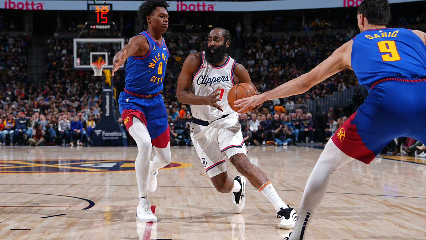 快船队前锋被勇士球员发飙,引起现场混乱的简单介绍 快船队前锋被勇士球员发飙,引起现场混乱的简单介绍