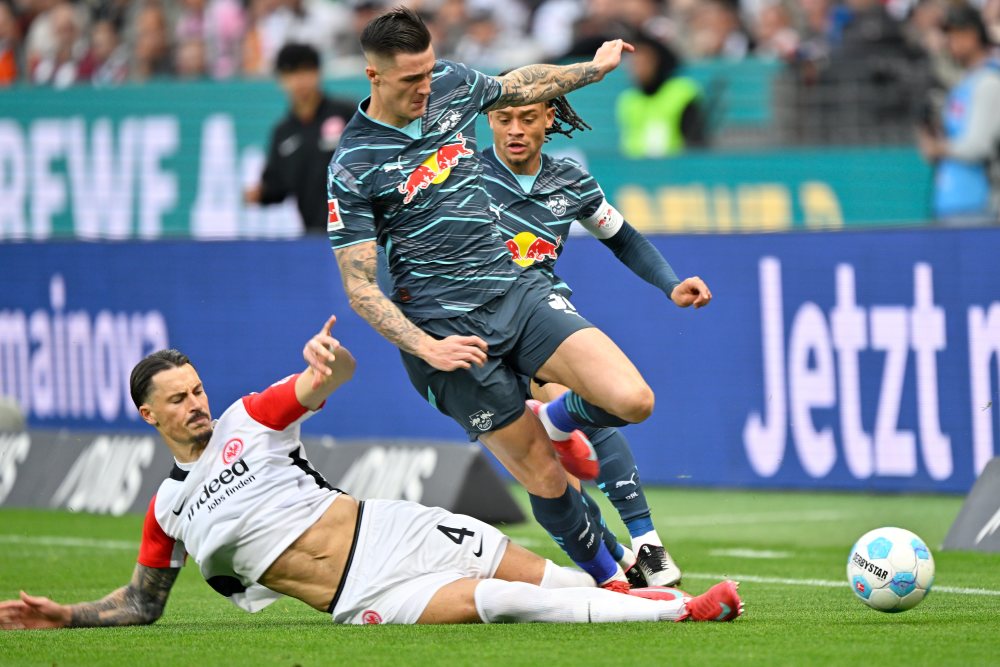 法兰克福队在比赛中赢得关键胜利 法兰克福队在比赛中赢得关键胜利