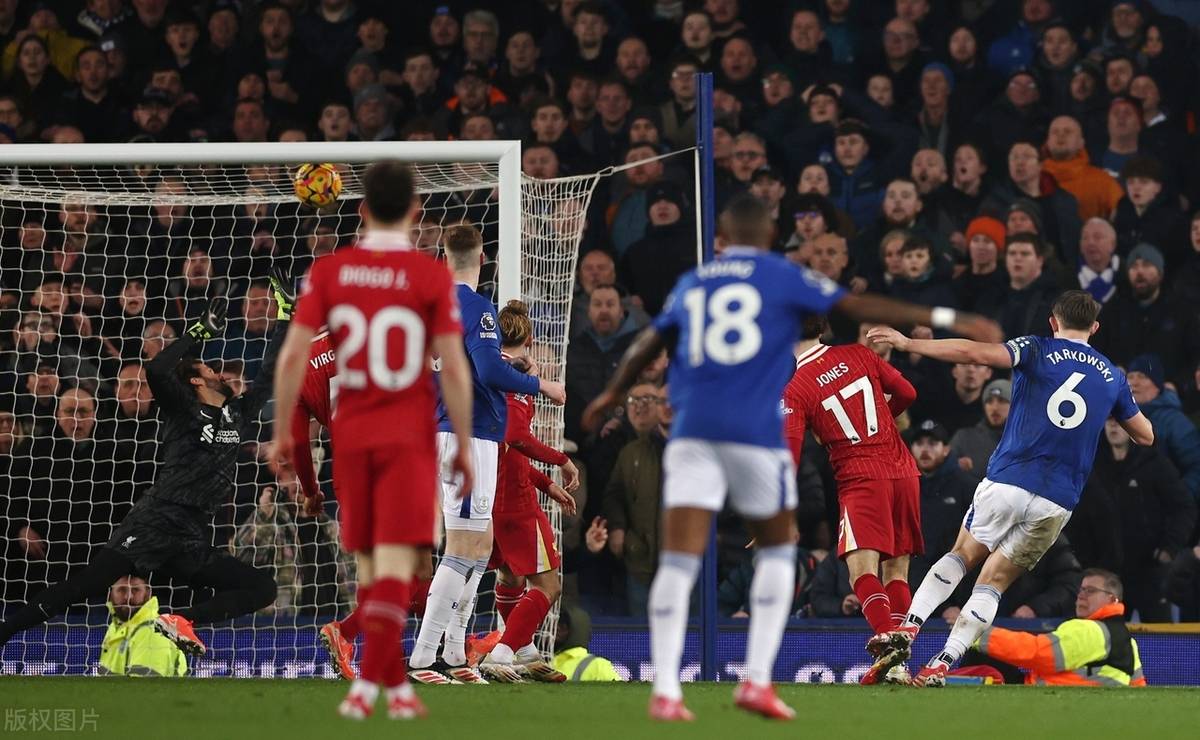 利物浦队员斩获制胜球,豪取胜利 利物浦队员斩获制胜球,豪取胜利