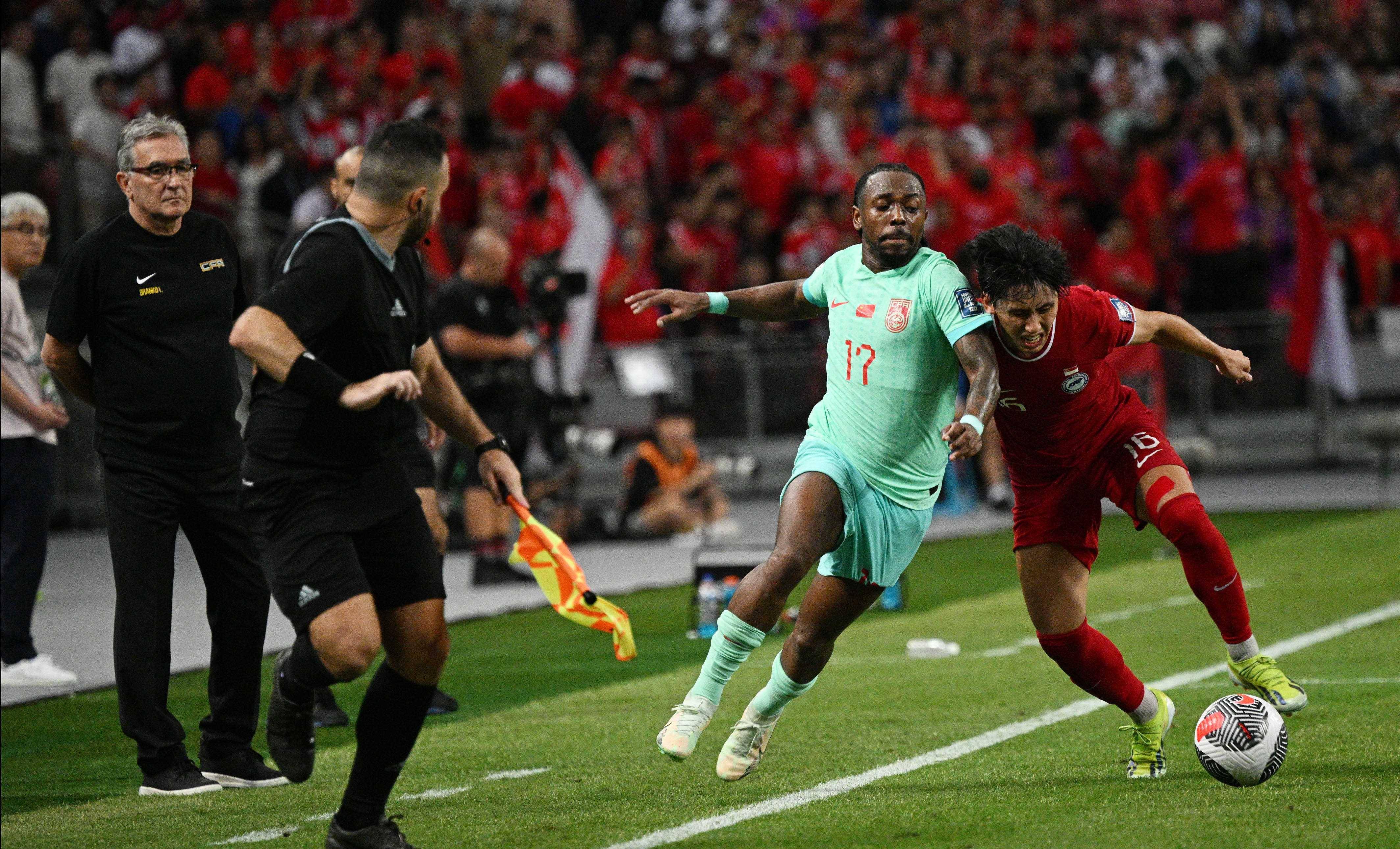 包含国内足球赛事再度热烈展开,场面激烈的词条 包含国内足球赛事再度热烈展开,场面激烈的词条