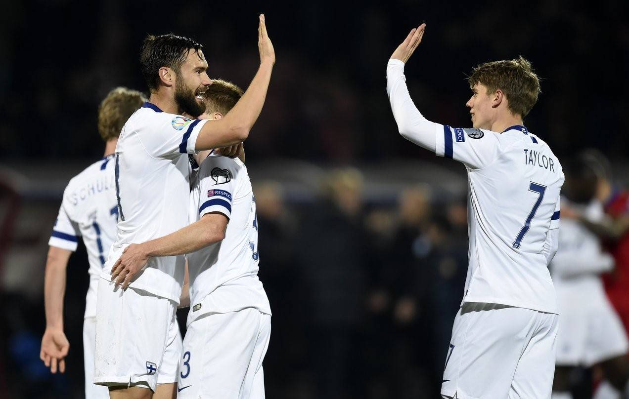 荷兰队迎战乌拉圭,争取胜利 荷兰队迎战乌拉圭,争取胜利