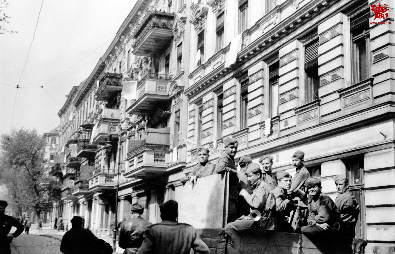 包含斗志昂扬!汉堡勇夺胜利,取得关键三分的词条 包含斗志昂扬!汉堡勇夺胜利,取得关键三分的词条