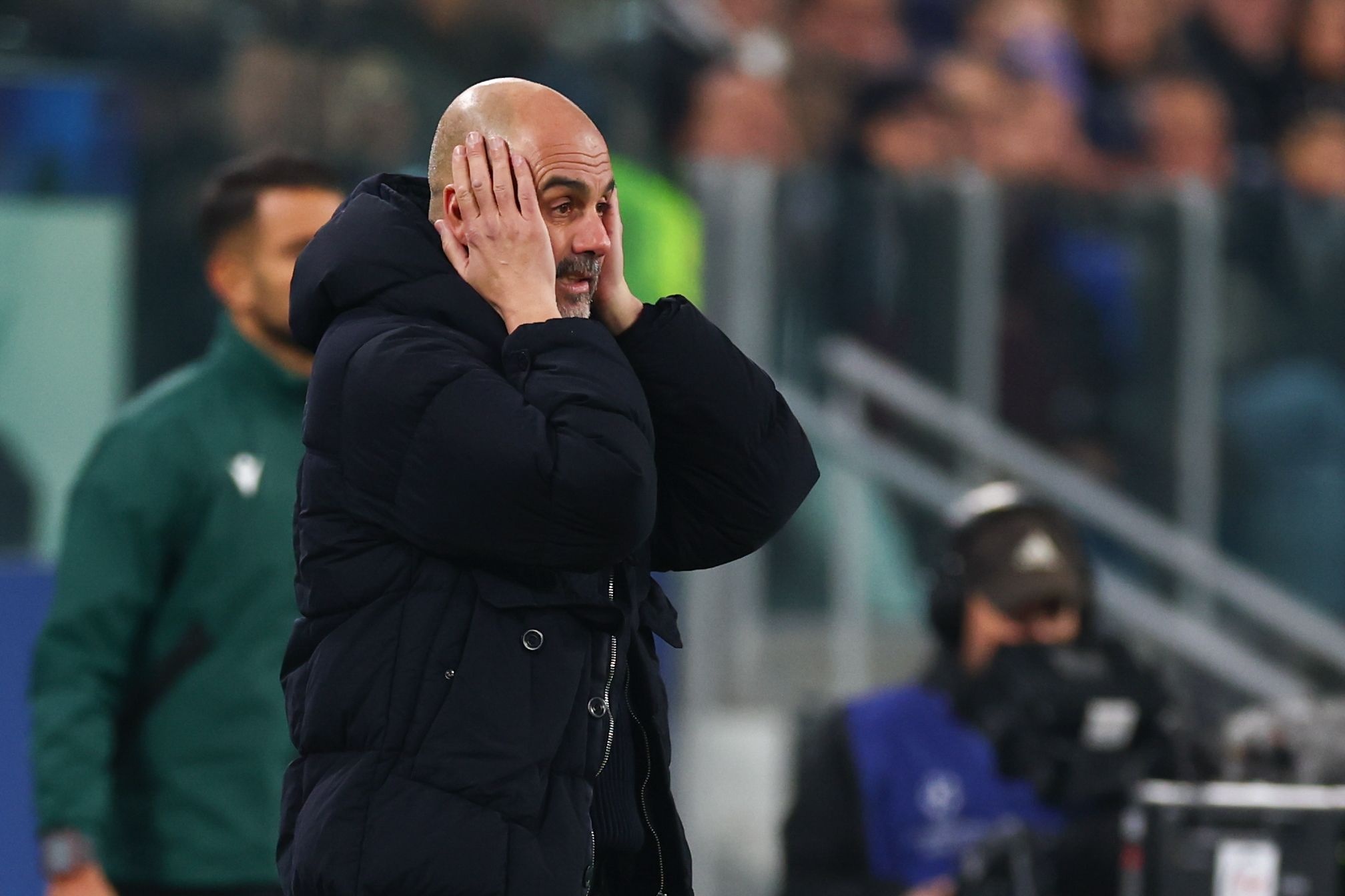 埃弗顿后卫受伤,无法继续比赛 埃弗顿后卫受伤,无法继续比赛