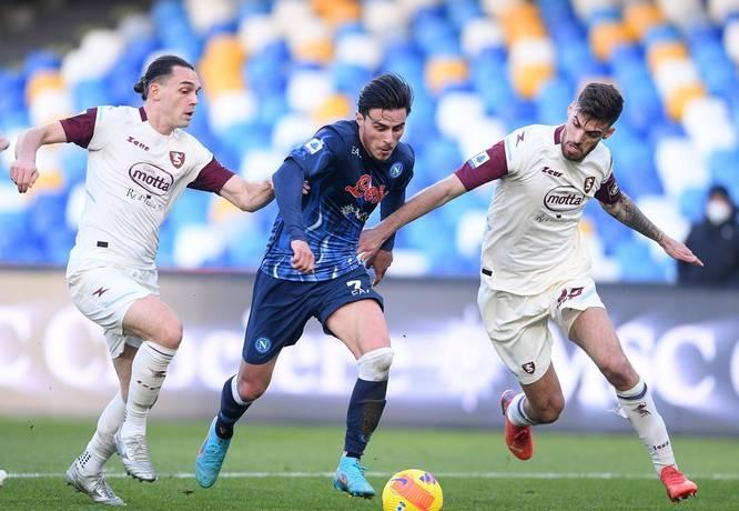 那不勒斯球迷沉浸在胜利喜悦中,期待下场比赛的简单介绍 那不勒斯球迷沉浸在胜利喜悦中,期待下场比赛的简单介绍