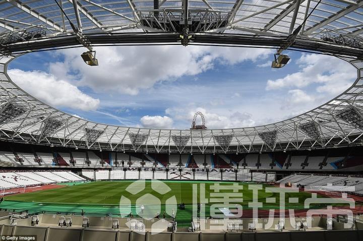 关于萨姆普顿主场对阵斯旺西城最终激战成平的信息