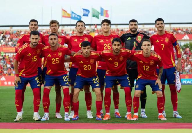 关于西班牙队大胜希腊队,稳步前进的信息 关于西班牙队大胜希腊队,稳步前进的信息