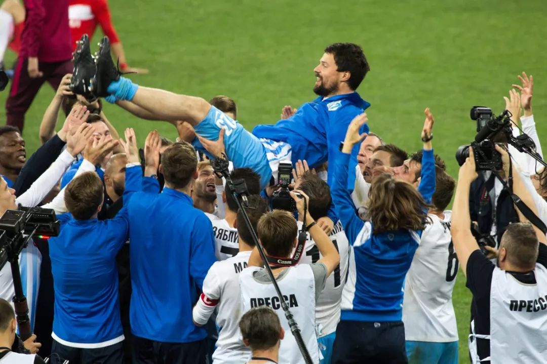 包含热血足球场上的悬念不断升级的词条 包含热血足球场上的悬念不断升级的词条