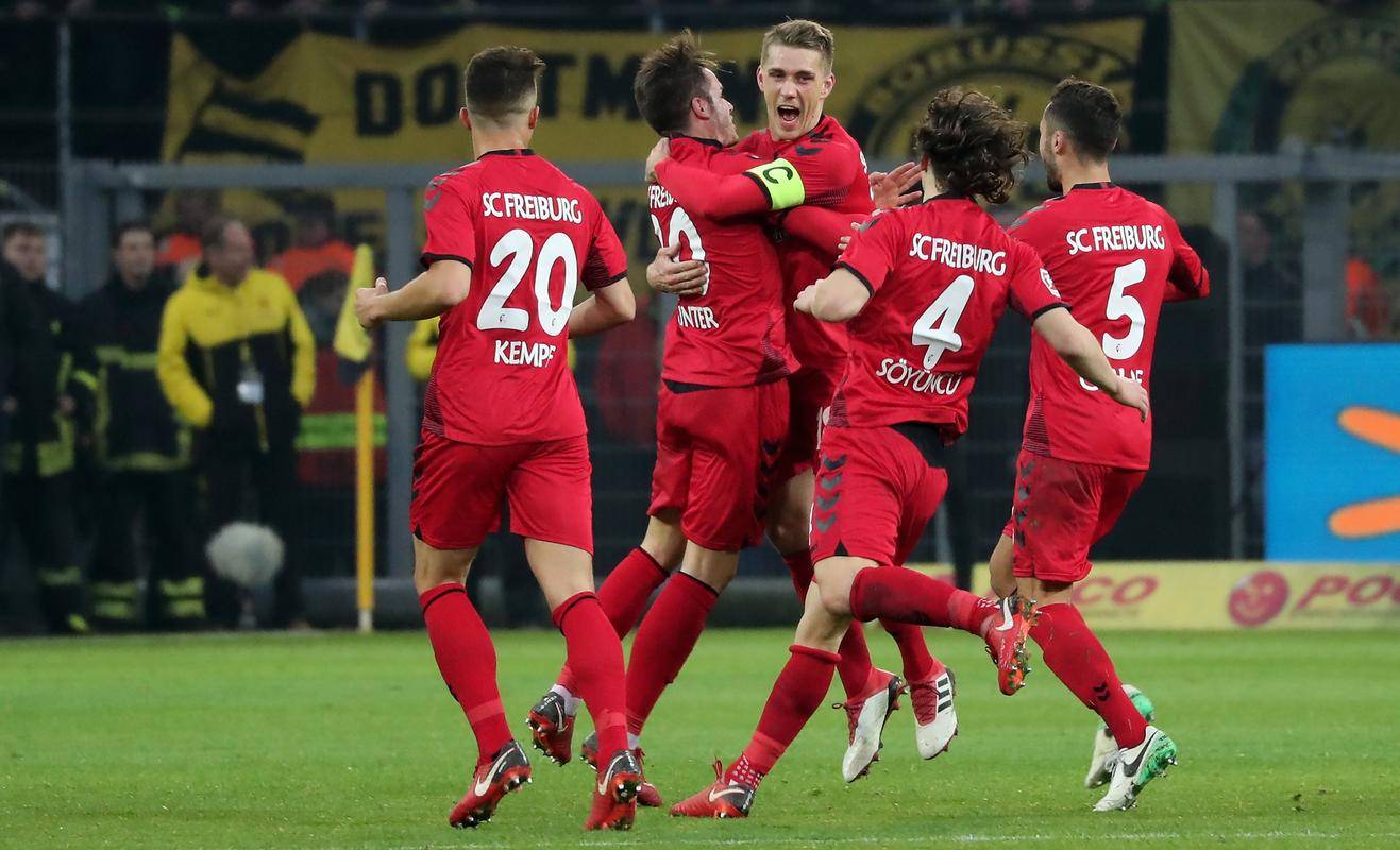 弗赖堡主场大胜,重返胜利轨道 弗赖堡主场大胜,重返胜利轨道