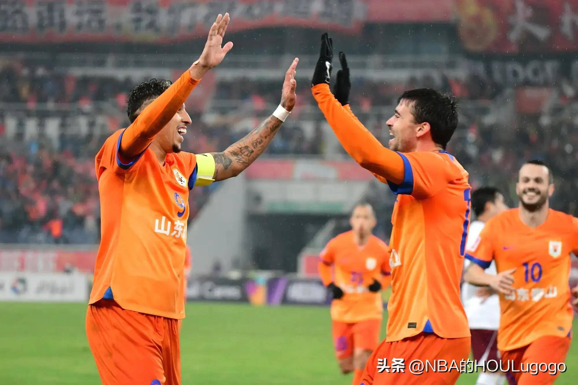 较量焦点:国内赛事成关键,影响亚冠战绩 较量焦点:国内赛事成关键,影响亚冠战绩