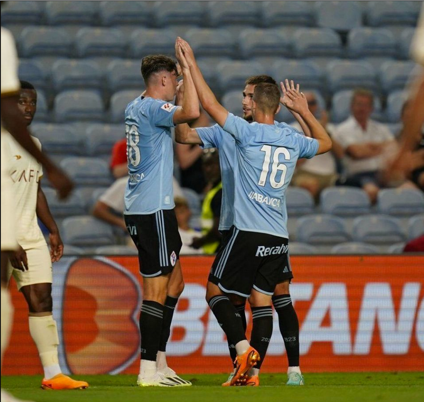 塞尔塔进入备战季前赛策划,新赛季目标聚焦 塞尔塔进入备战季前赛策划,新赛季目标聚焦