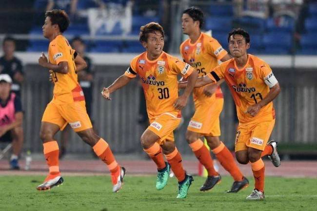 关于足球联赛争夺白热化,各队势均力敌的信息 关于足球联赛争夺白热化,各队势均力敌的信息