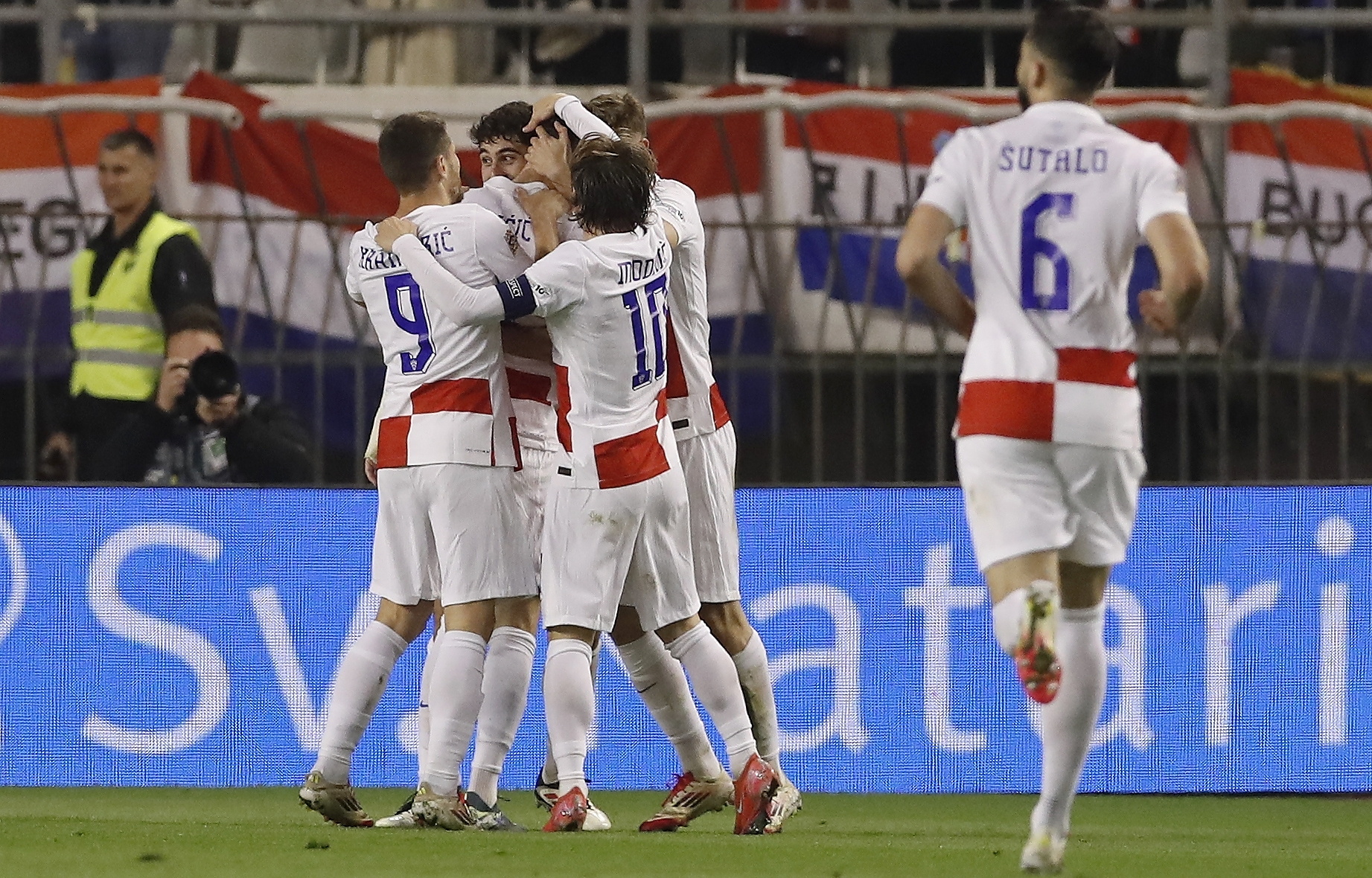 克罗地亚队粉碎荷兰,晋级欧国联八强 克罗地亚队粉碎荷兰,晋级欧国联八强