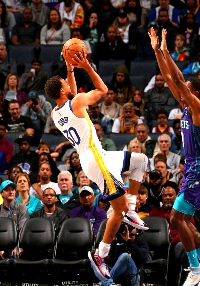 勇士队防守端表现出色逼近胜利 勇士队防守端表现出色逼近胜利