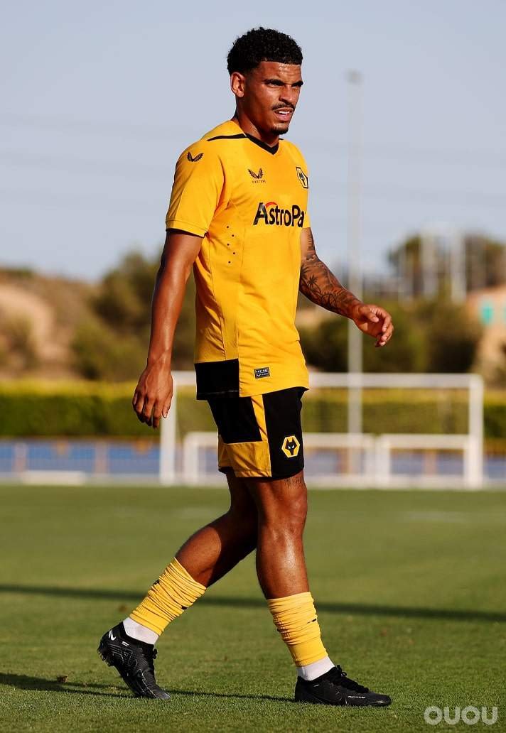 伯顿阿尔比恩客场平局,积分仍在上升 伯顿阿尔比恩客场平局,积分仍在上升