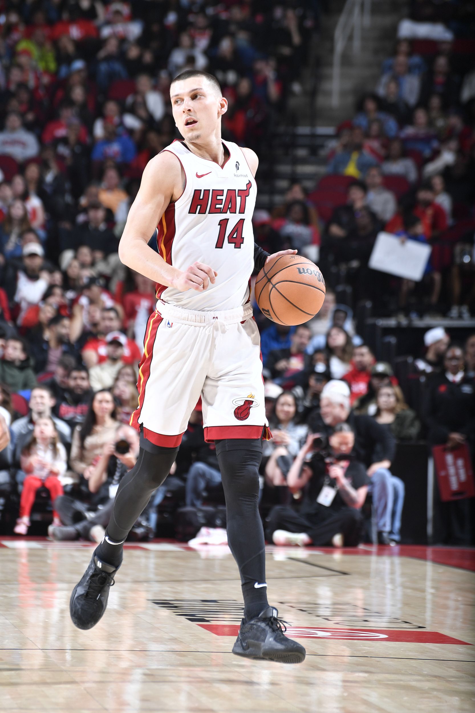 热火vs篮网迎来焦点对决,火力全开 热火vs篮网迎来焦点对决,火力全开