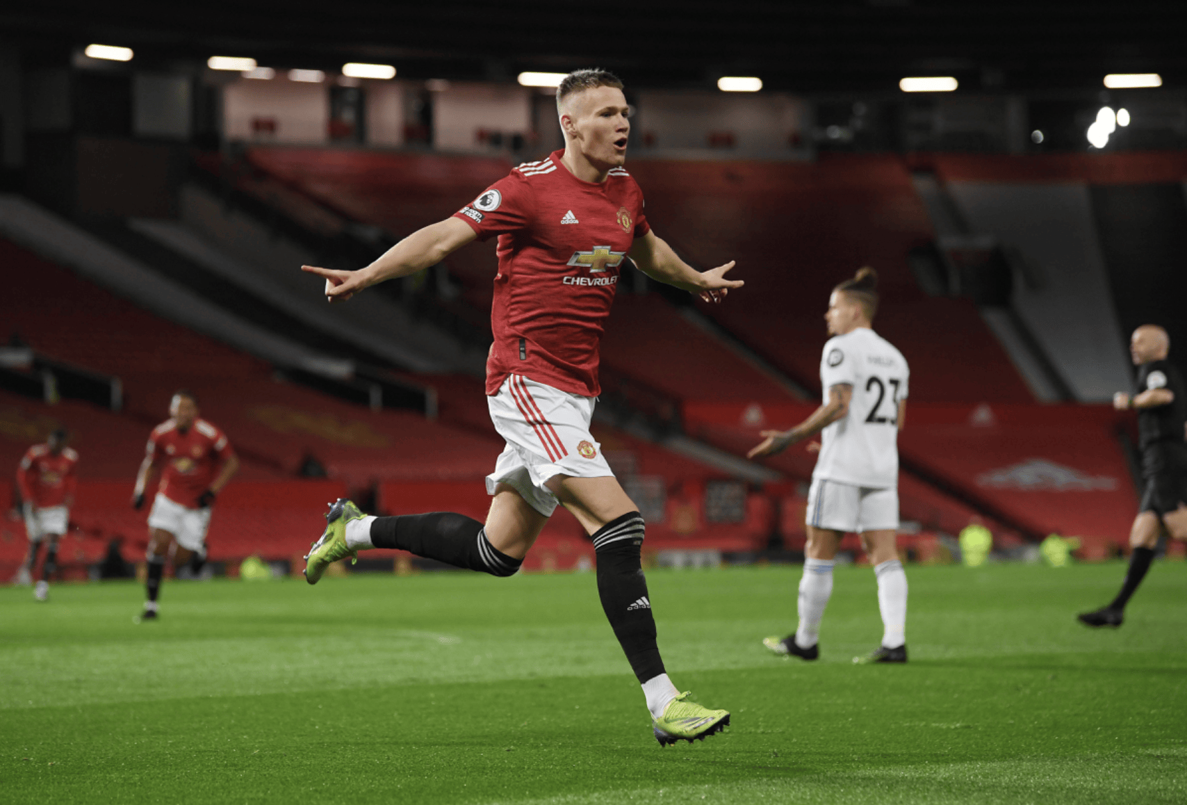 曼联战术调整带来新气象，球队士气大涨