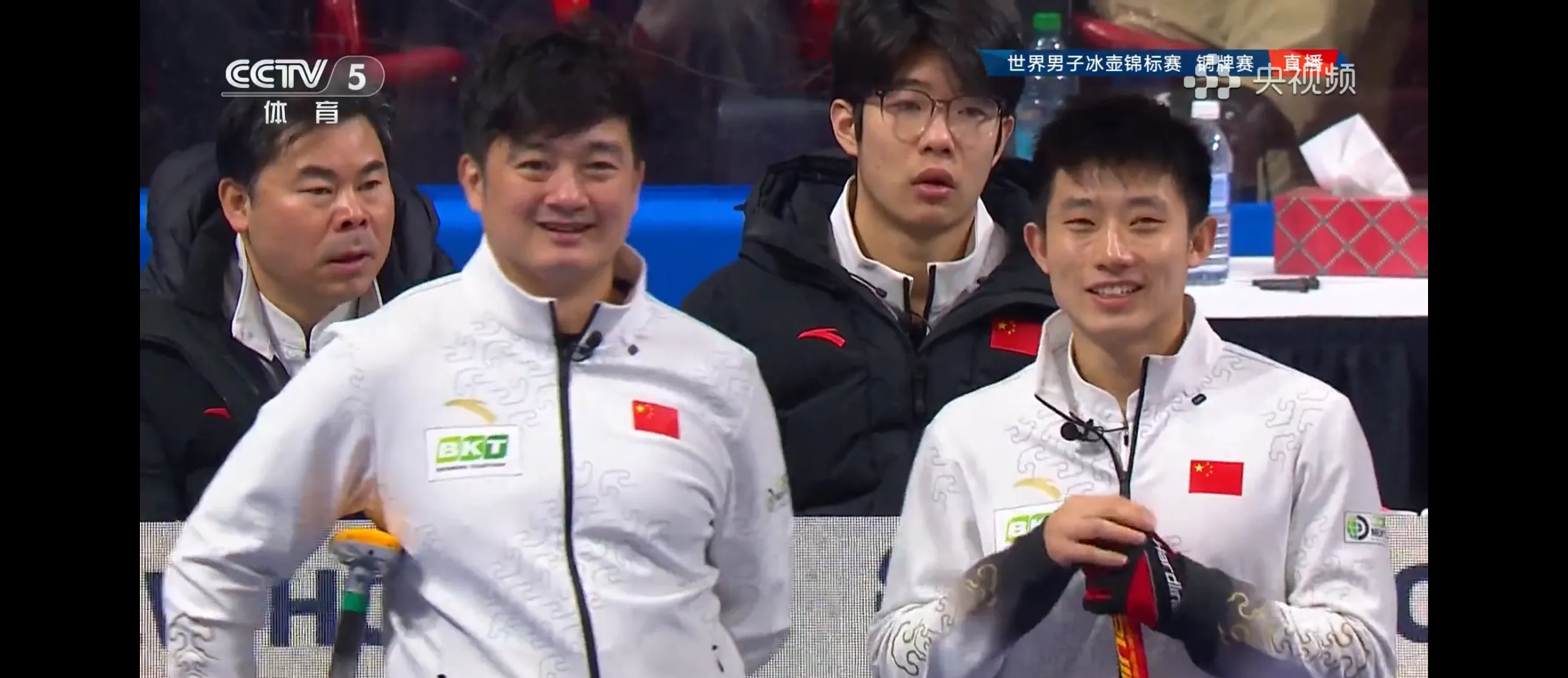 冰岛冰壶选手策马飞奔,压倒群雄 冰岛冰壶选手策马飞奔,压倒群雄