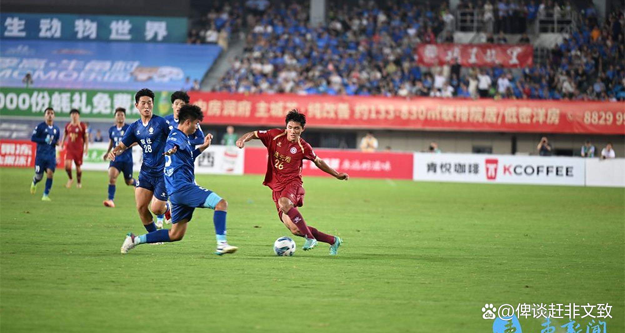 主场气氛热烈,球队击败对手取得胜利 主场气氛热烈,球队击败对手取得胜利