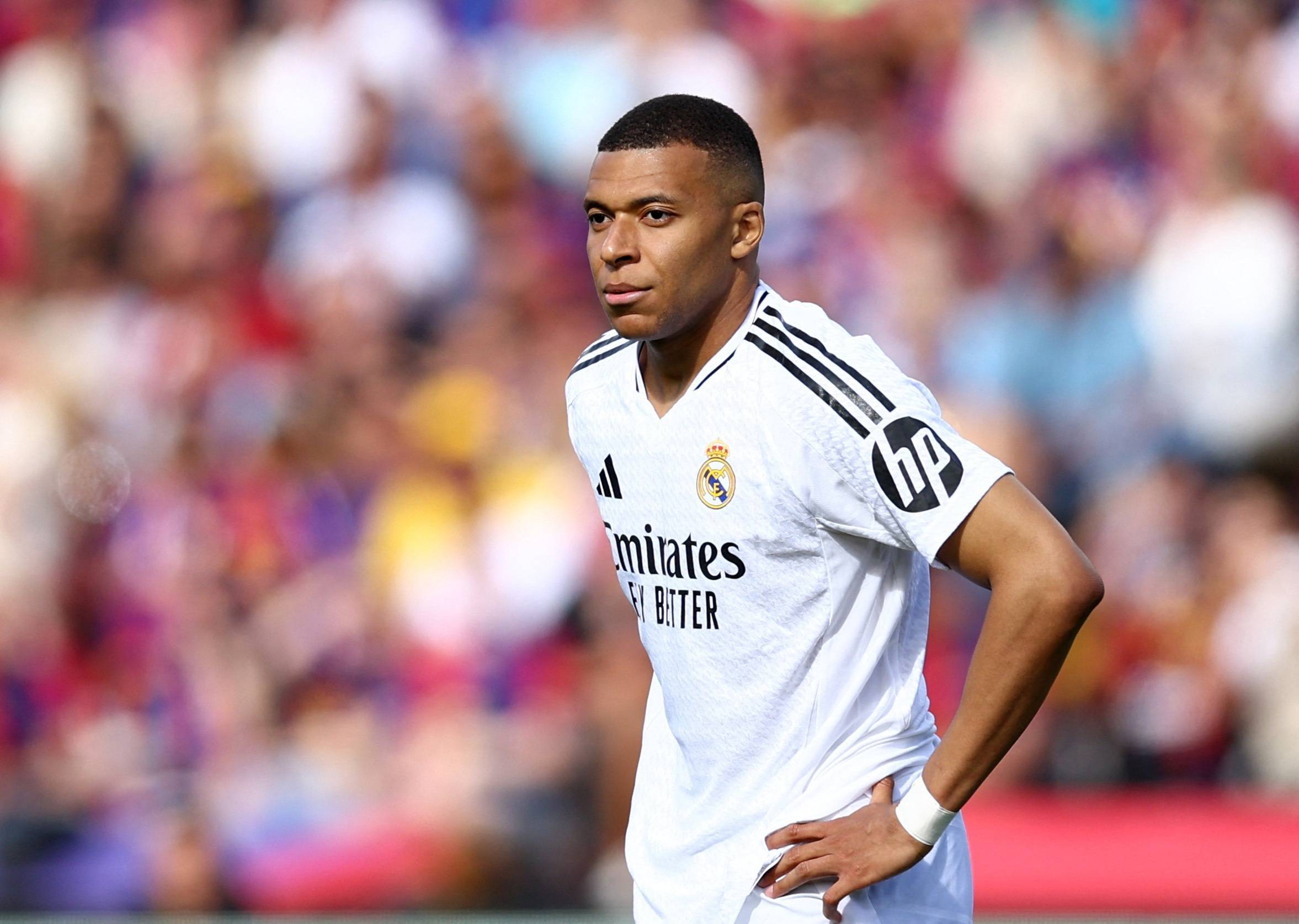 皇马主场告负,教练寻求改变 皇马主场告负,教练寻求改变