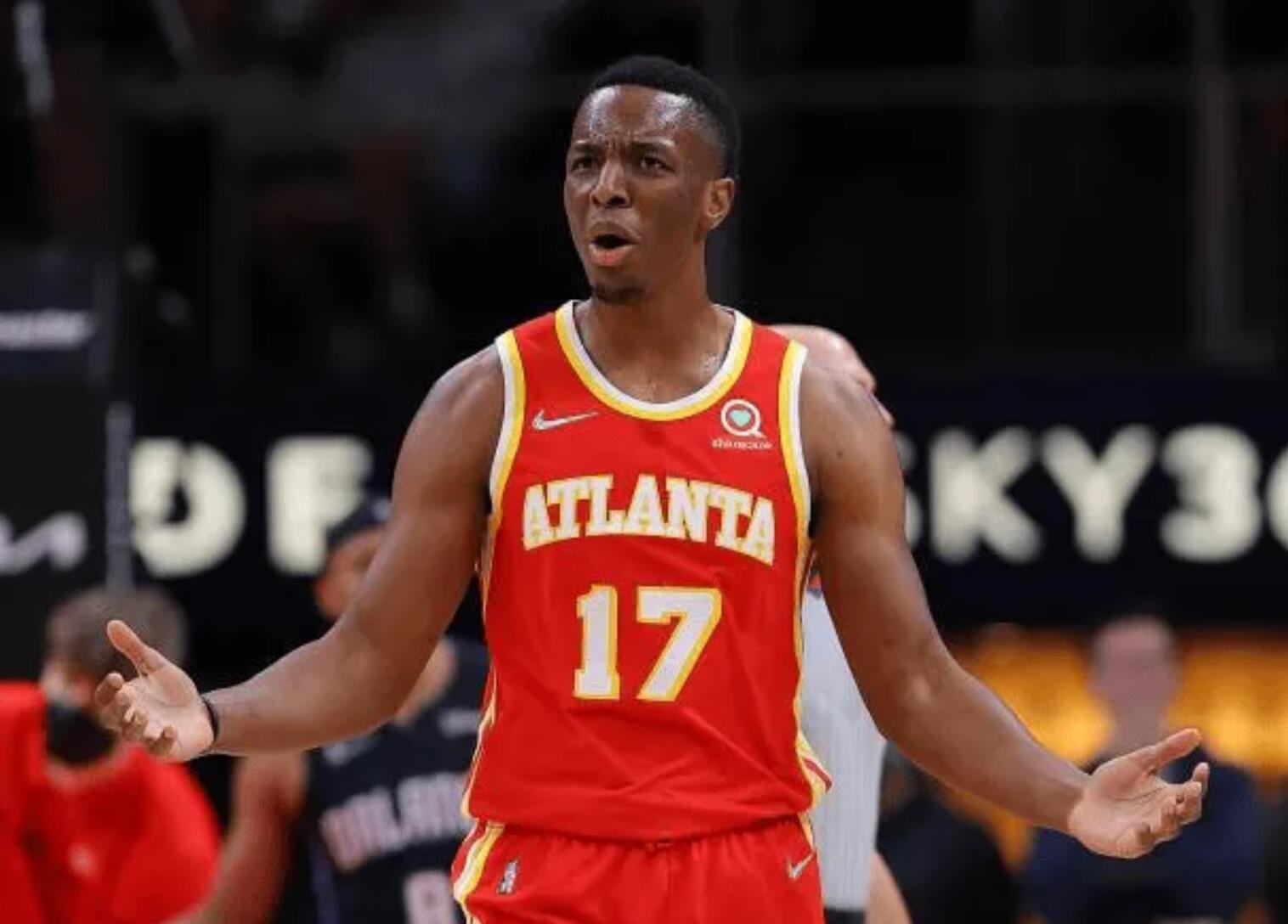 老鹰球员精准投篮,领先分数拉大 老鹰球员精准投篮,领先分数拉大