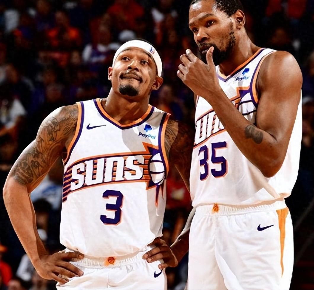 雄鹿后场无解,战胜独行侠连胜达四场 雄鹿后场无解,战胜独行侠连胜达四场