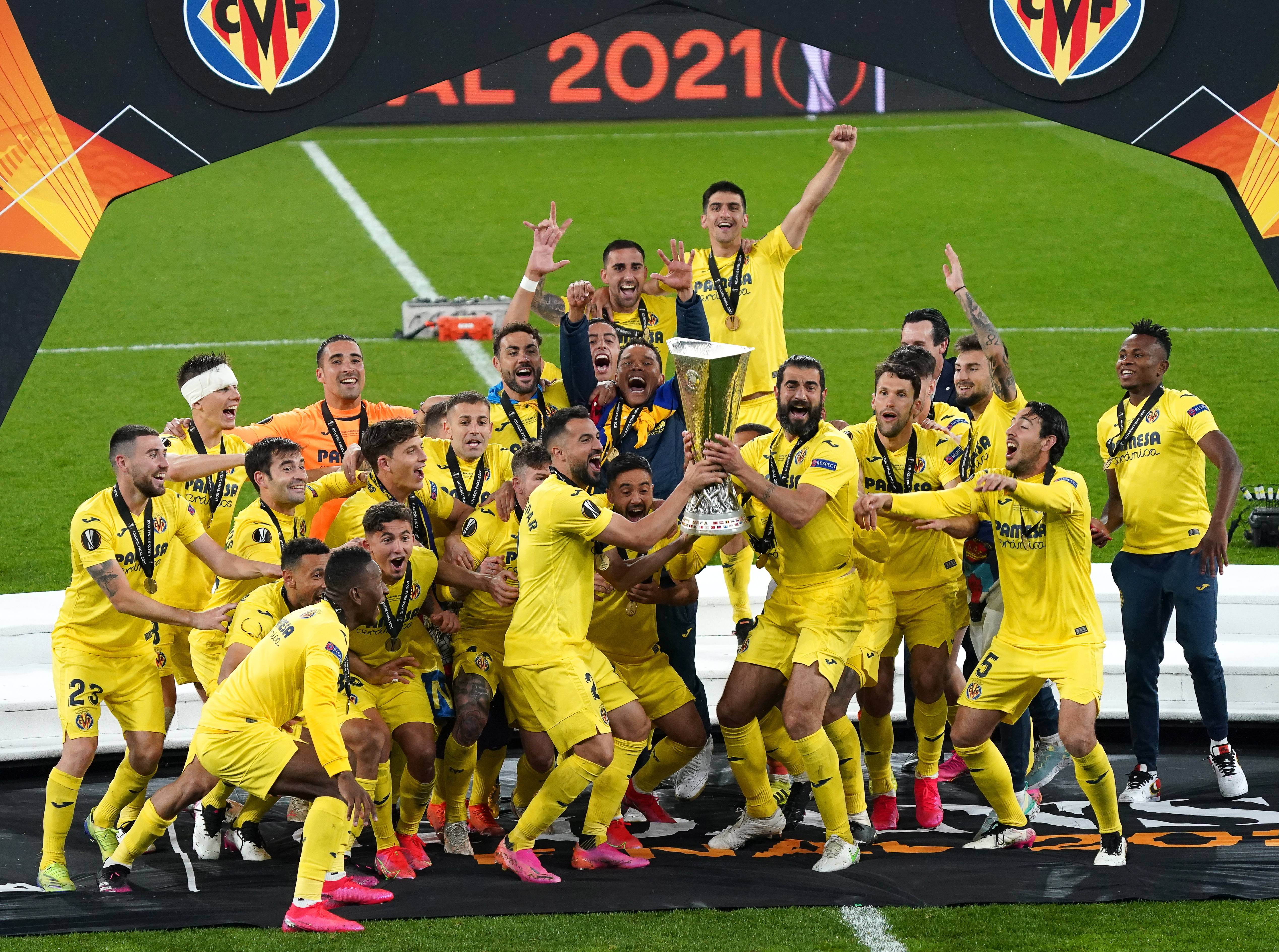 比利时队在欧洲预选赛淘汰赛中晋级