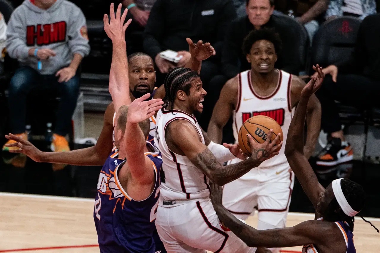 火箭主场击败76人,西部半决赛大比分领先 火箭主场击败76人,西部半决赛大比分领先