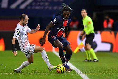 里昂客场战平尼斯,卫冕冠军遭遇阻击 里昂客场战平尼斯,卫冕冠军遭遇阻击