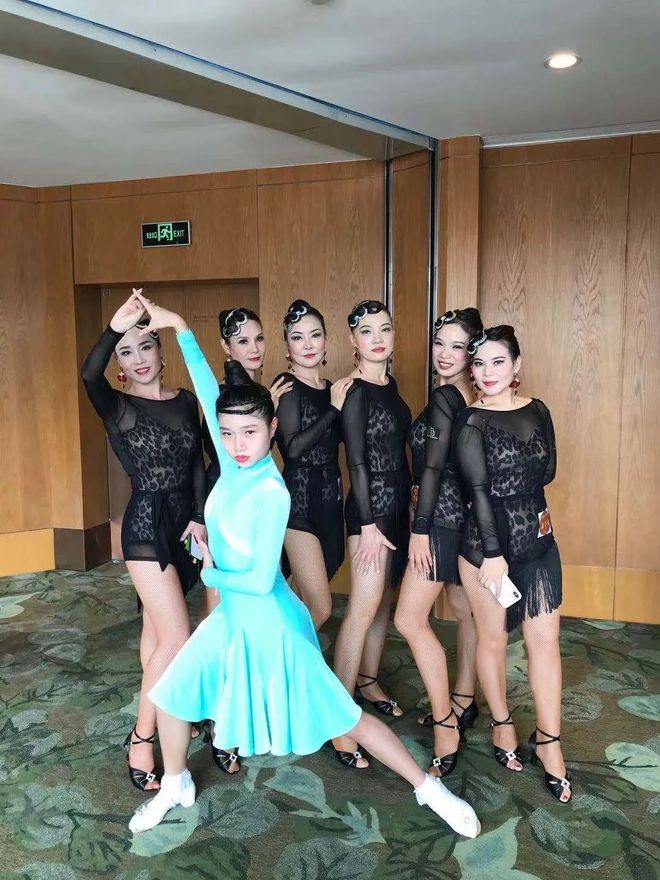 队员备战情绪高涨,盼望捧杯而归 队员备战情绪高涨,盼望捧杯而归