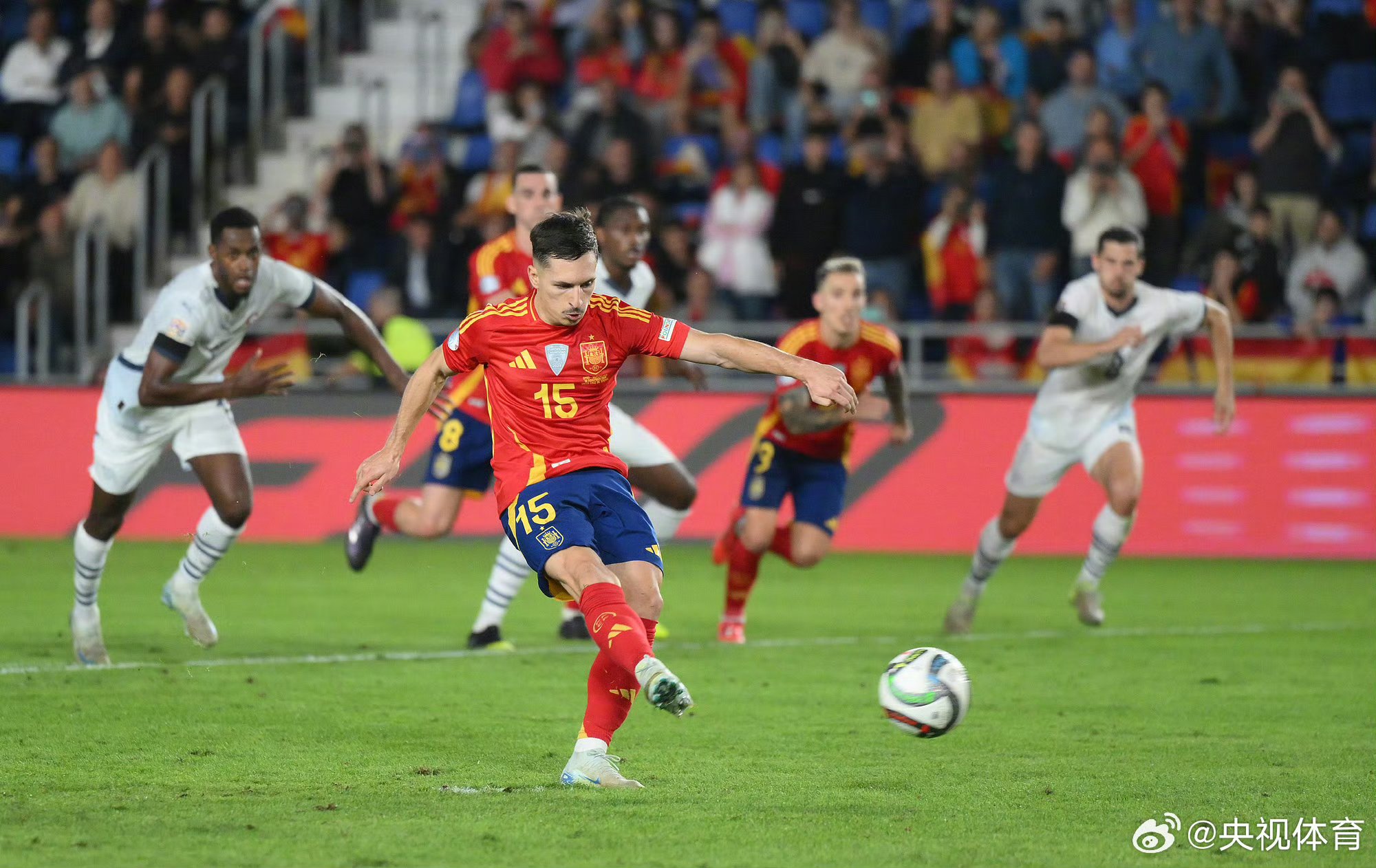 关于波兰队力克瑞典队，晋级欧国联八强，赛场表现值得期待的信息