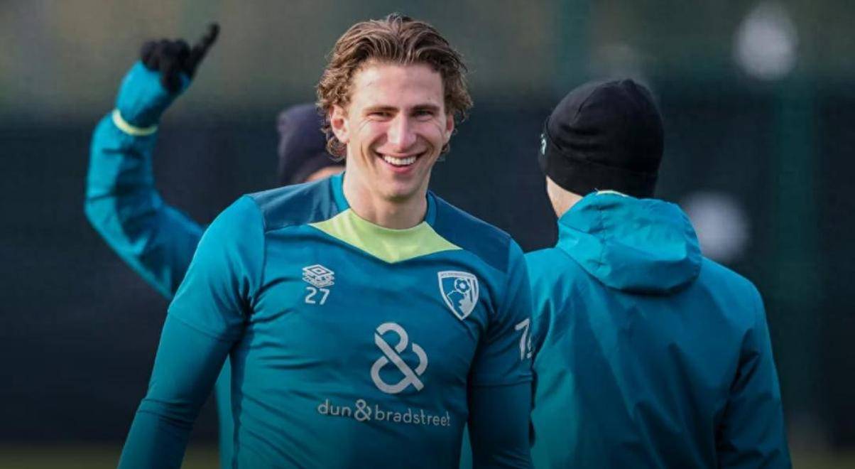 伯恩茅斯主场战平谢菲联,延续不败纪录 伯恩茅斯主场战平谢菲联,延续不败纪录