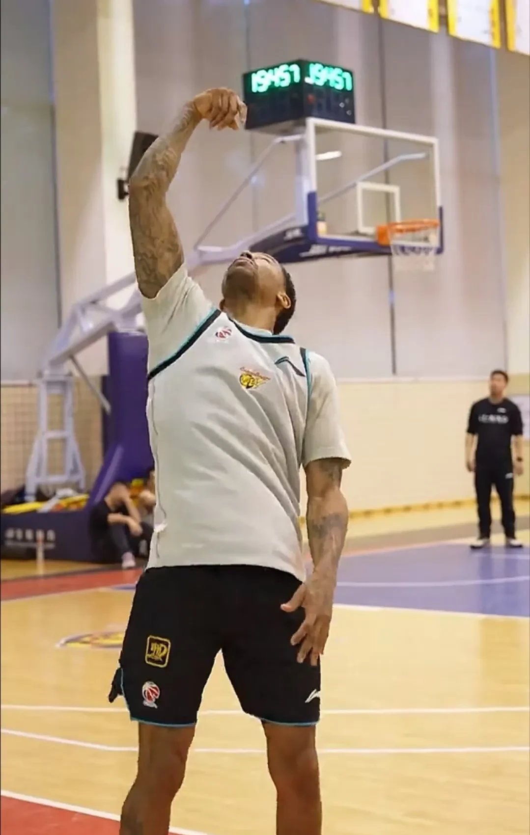 包含临近季后赛,球队积极备战状态调至巅峰的词条 包含临近季后赛,球队积极备战状态调至巅峰的词条