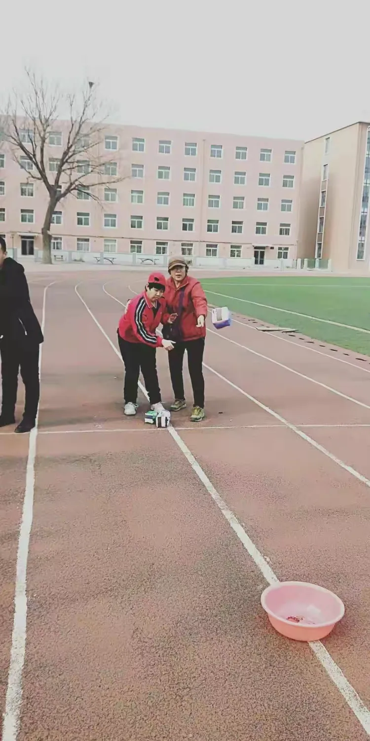 力争前茅,各国选手在擂台上拼尽全力的简单介绍 力争前茅,各国选手在擂台上拼尽全力的简单介绍