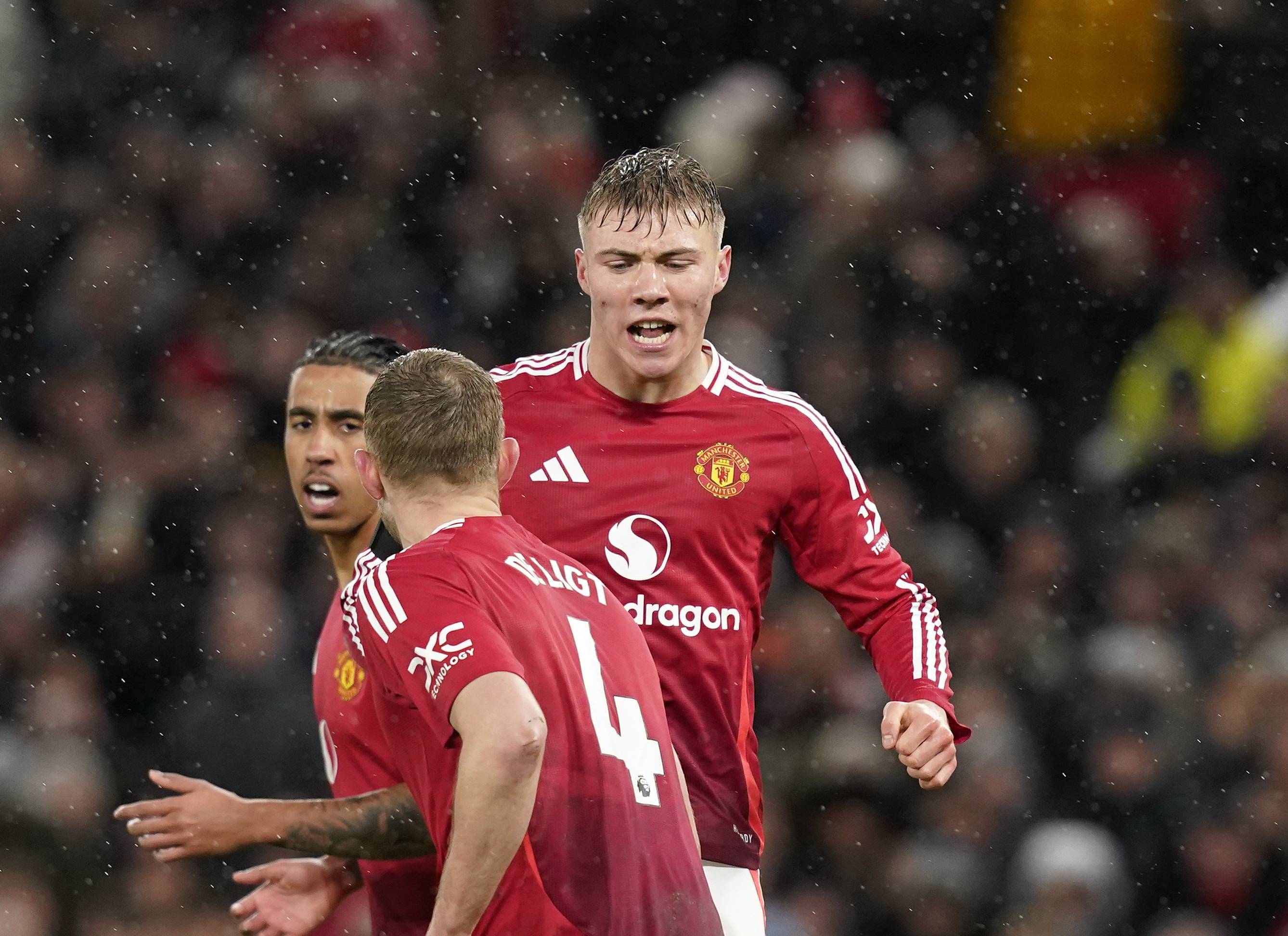 诺维奇门将扑出关键球,助球队险胜对手 诺维奇门将扑出关键球,助球队险胜对手