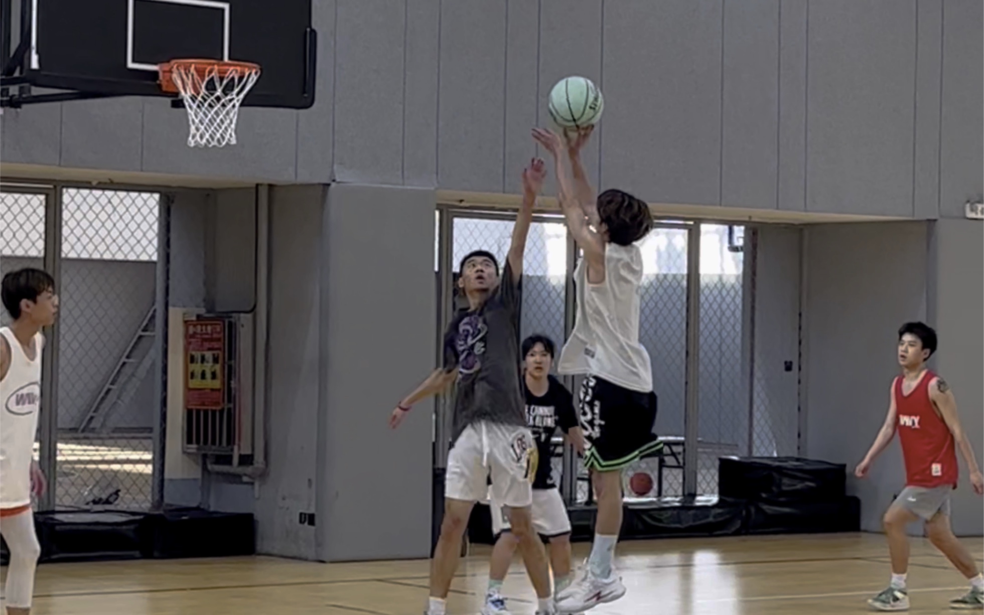 队友间的默契配合,才能在球场上取胜? 队友间的默契配合,才能在球场上取胜?