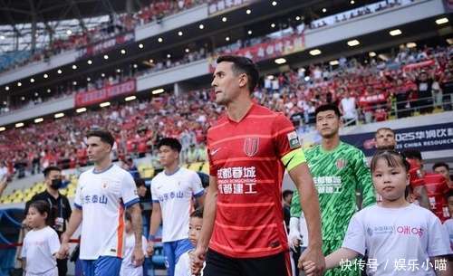 阿克英顿主场大胜,保级形势逐渐好转 阿克英顿主场大胜,保级形势逐渐好转