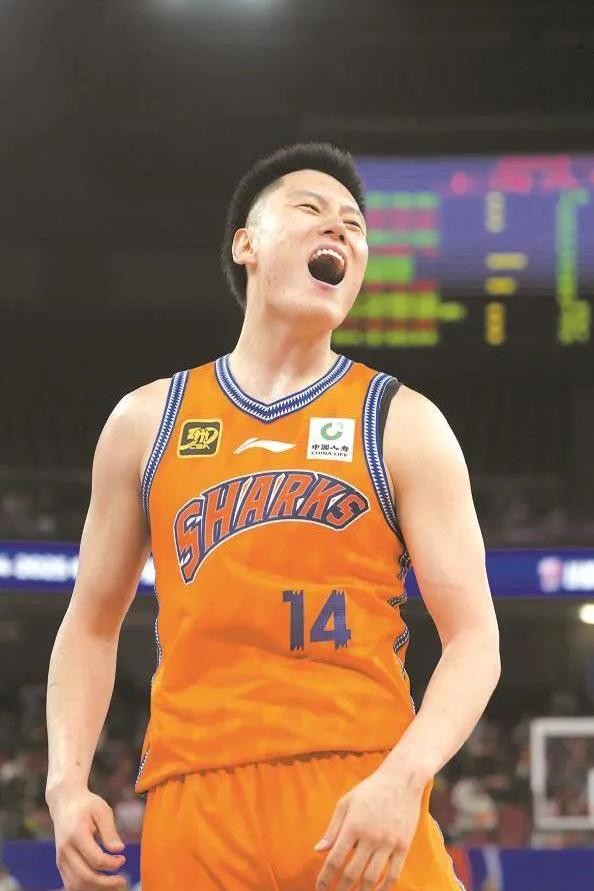 上海男篮士气高涨,期待下轮比赛 上海男篮士气高涨,期待下轮比赛