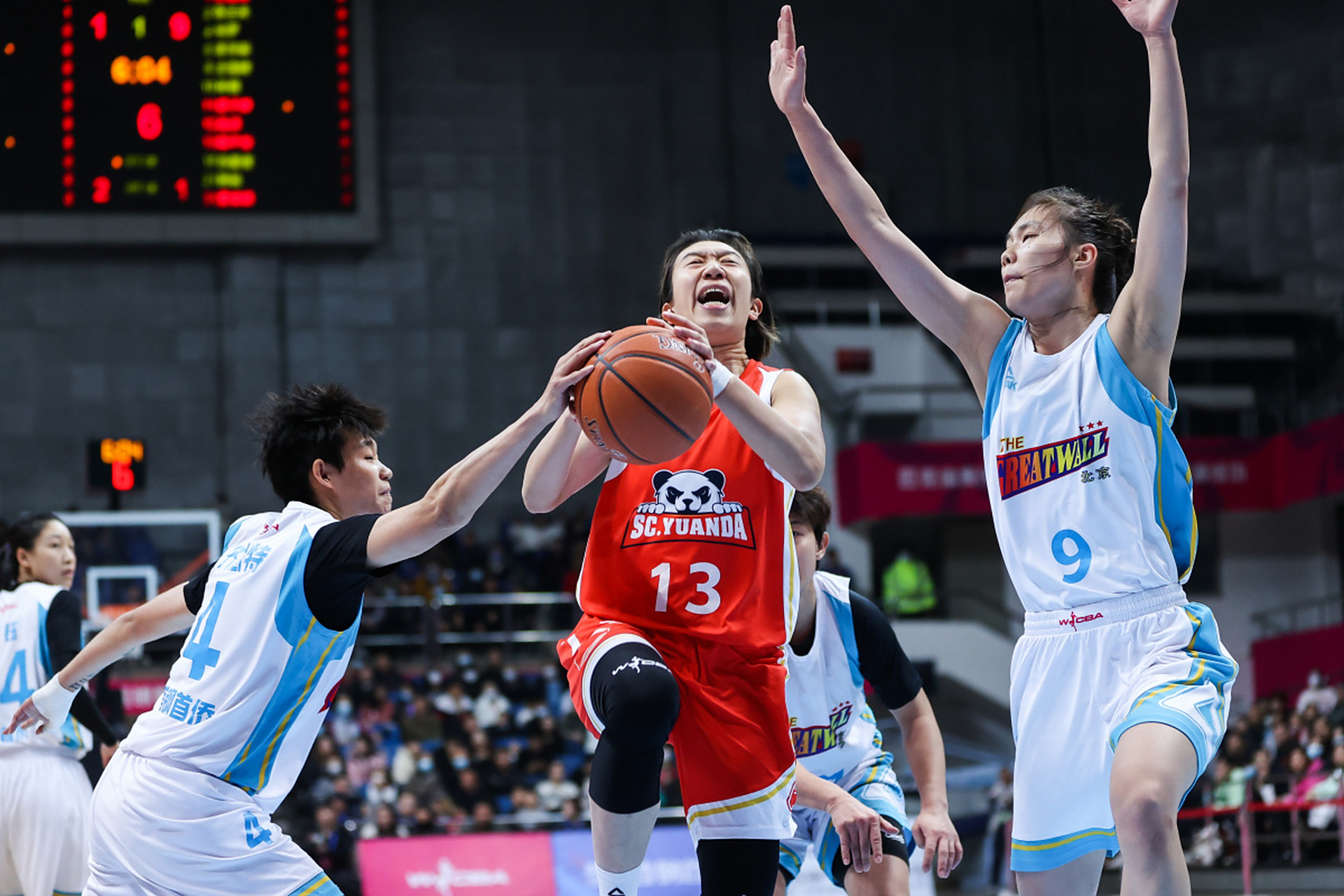 新援加入球队现身赛场,贡献出色发挥 新援加入球队现身赛场,贡献出色发挥