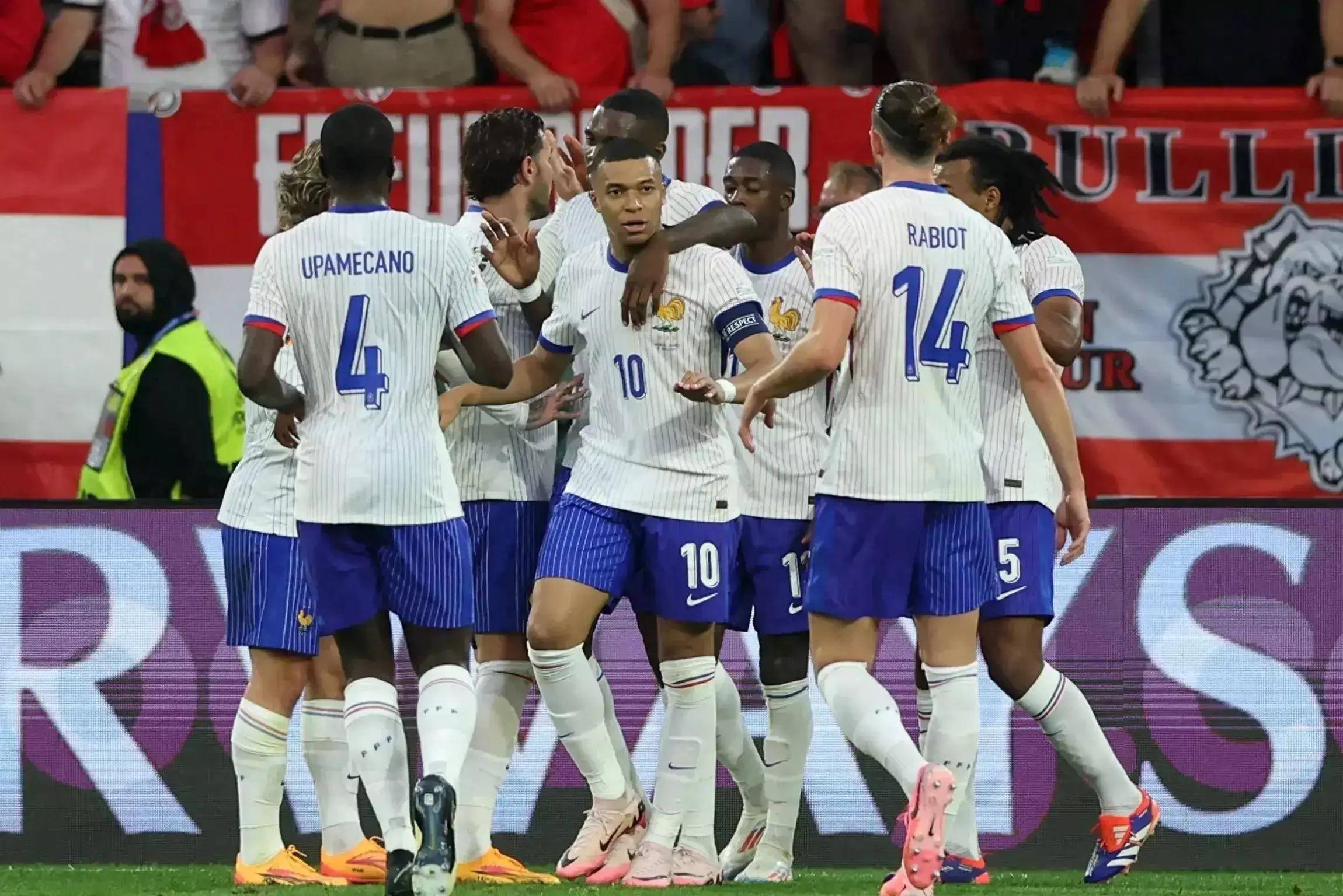 法国足球队士气高涨准备备战重要比赛 法国足球队士气高涨准备备战重要比赛